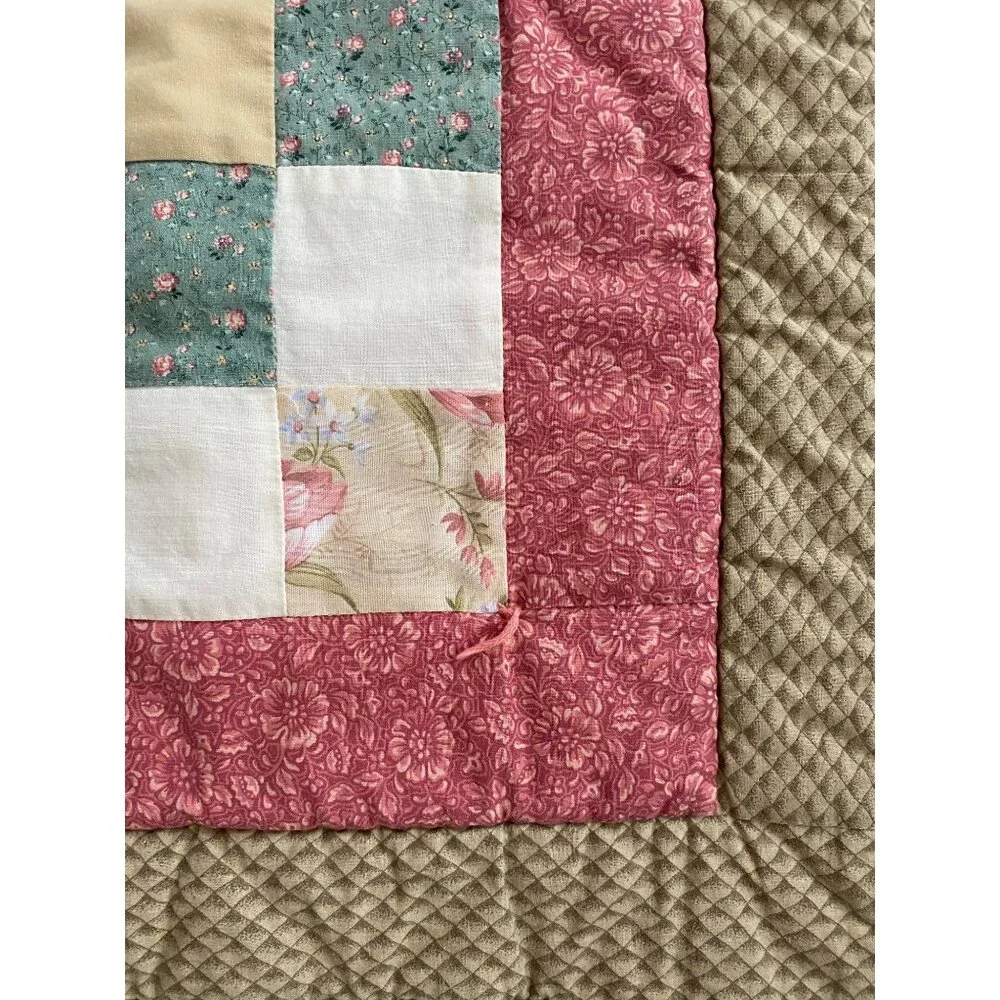 Floral pieced tied quilt pink Trip Around the World 1shabby chic lap blanket 36